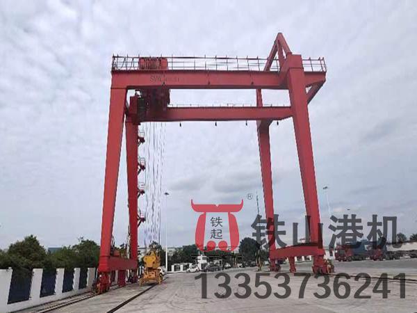 湖北唐山軌道式集裝箱龍門(mén)吊廠(chǎng)家軌道式集裝箱門(mén)式起重機穩定性強