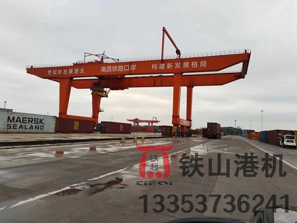 江蘇泰州軌道式集裝箱龍門(mén)吊廠(chǎng)家軌道式集裝箱門(mén)式起重機可靠性高